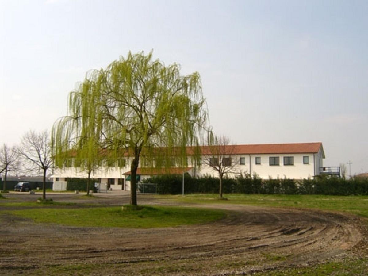 Hotel Lory Ficarolo Kültér fotó