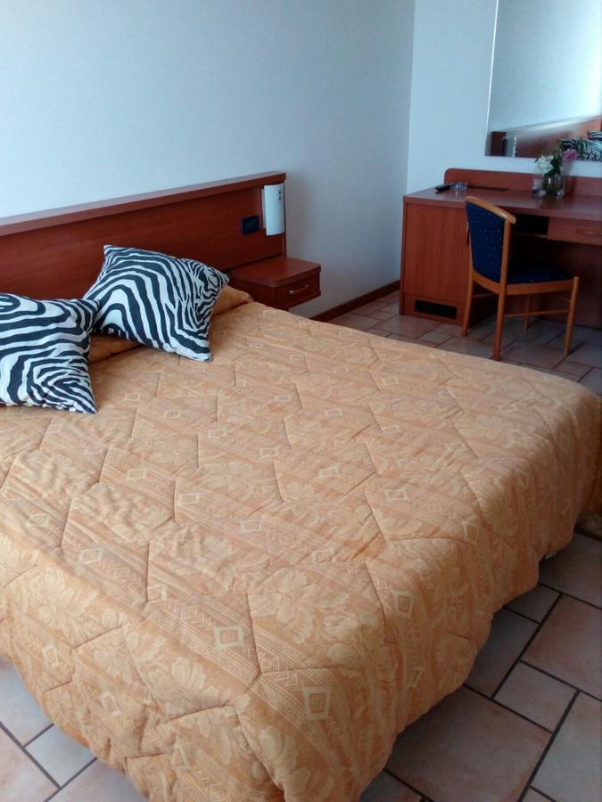 Hotel Lory Ficarolo Kültér fotó